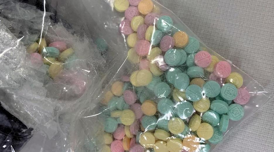 Fentanyl-Pillen, die von Beamten der Drug Enforcement Administration gefunden wurden, aufgenommen am 27.09.2022 in New York (USA)