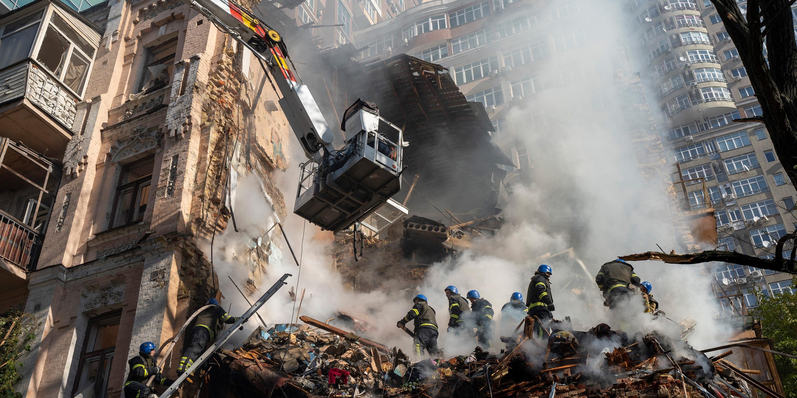 Zerstörung nach Beschuss mit einer Kamikazedrohne in Kiew