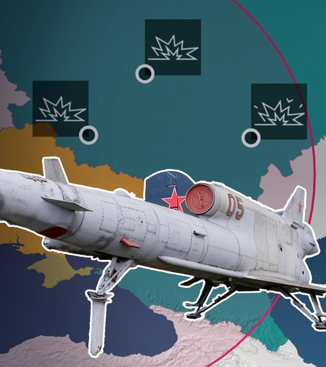 Karte von Russland und der Ukraine mit umliegenden Ländern. Angegriffene Militärstützpunkte hervorgehoben. Roter Kreis um das Gebiet. Drohne im Vordergrund.