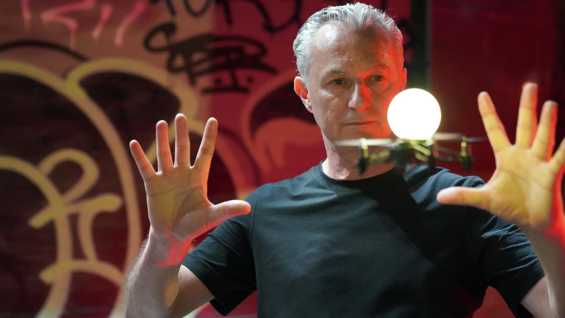 Der Zürcher Drohnenkünstler in der Tech-Elite / Folge 2