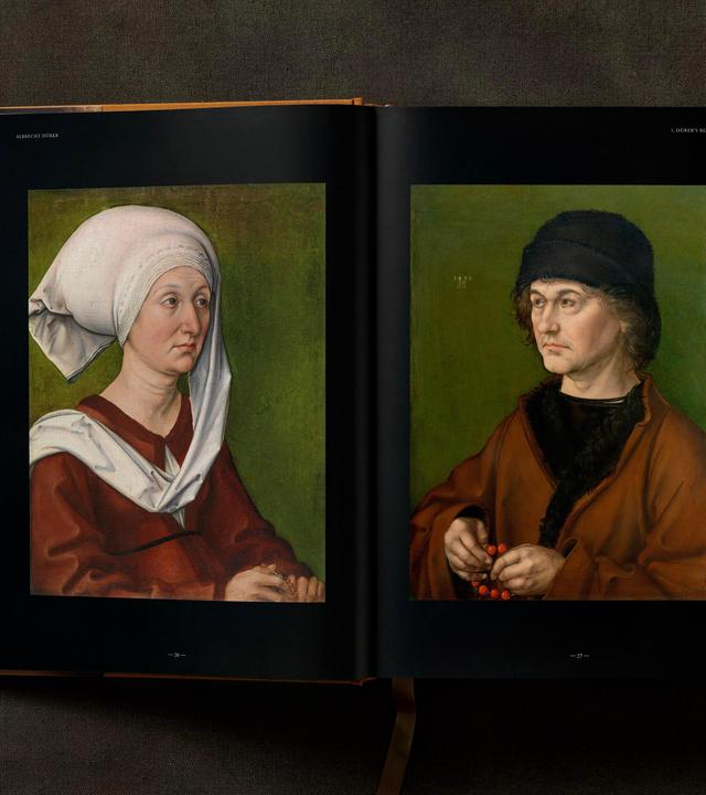 In einem aufgeschlagenen Buch sind jeweils pro Seite die gemalten Porträtbilder einer Frau und eines Mannes in mittelalterlicher Kleidung zu sehen.