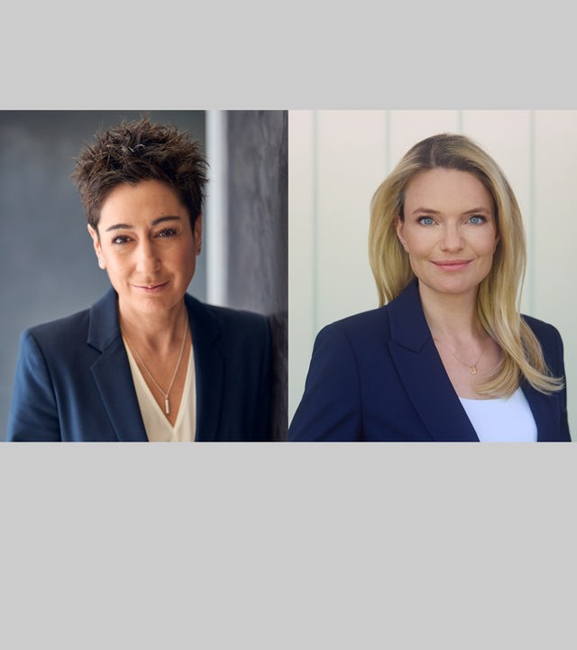 Dunja Hayali (l) und Sarah Tacke