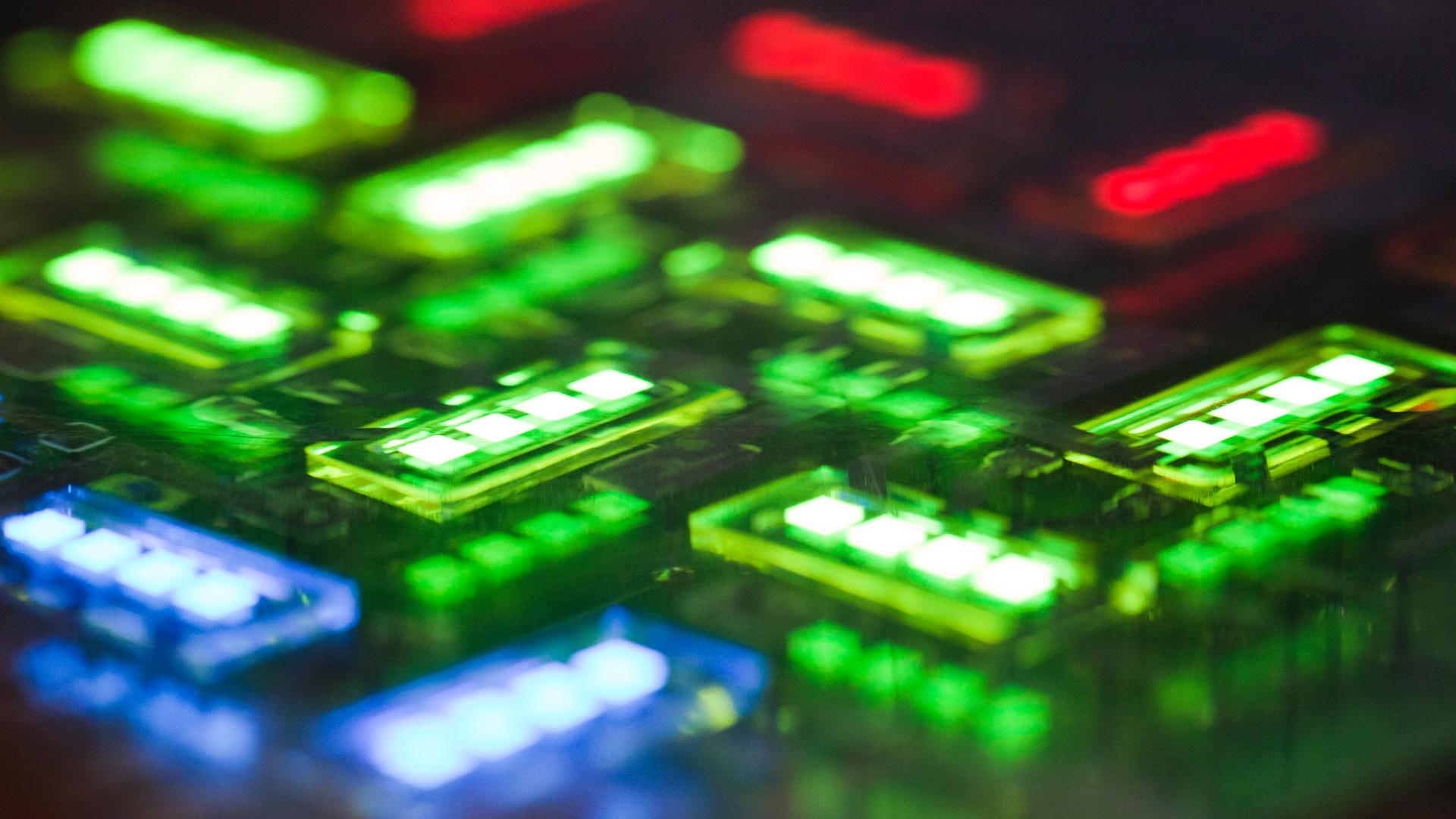 Organische Elektronik – mehr Licht und Energie aus hauchdünnen Molekülschichten