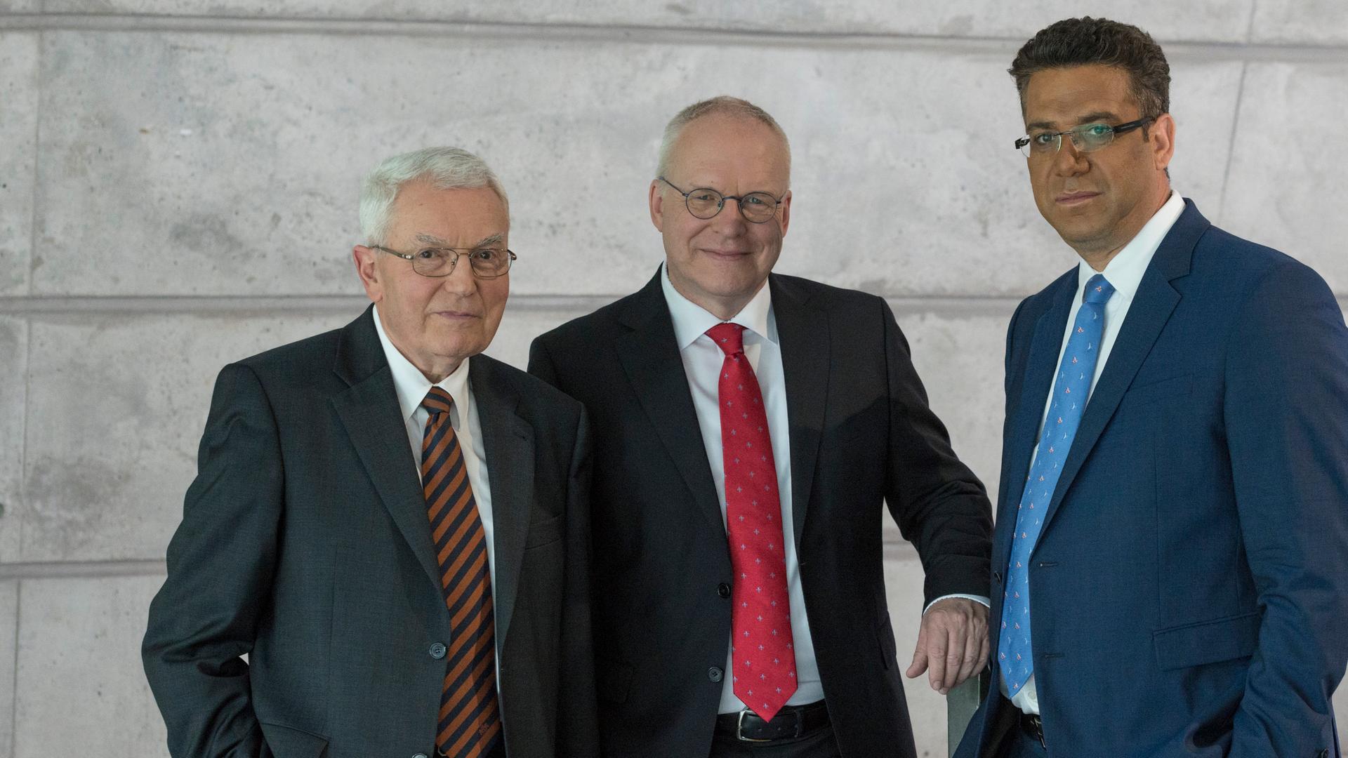 Prof. Dr.-Ing. Manfred Curbach, Prof. Dr.-Ing. habil. Dipl.-Wirt. Ing. Chokri Cherif und Prof. Dr.-Ing. habil. Peter Offermann