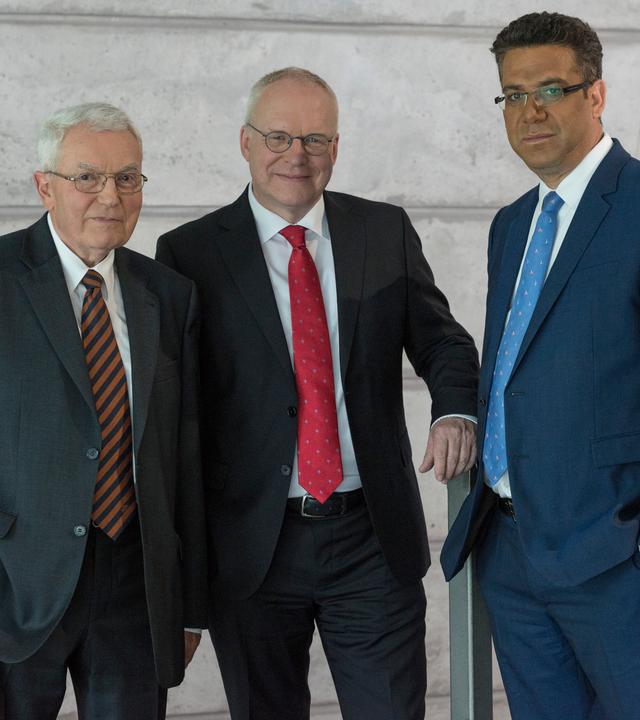 Prof. Dr.-Ing. Manfred Curbach, Prof. Dr.-Ing. habil. Dipl.-Wirt. Ing. Chokri Cherif und Prof. Dr.-Ing. habil. Peter Offermann