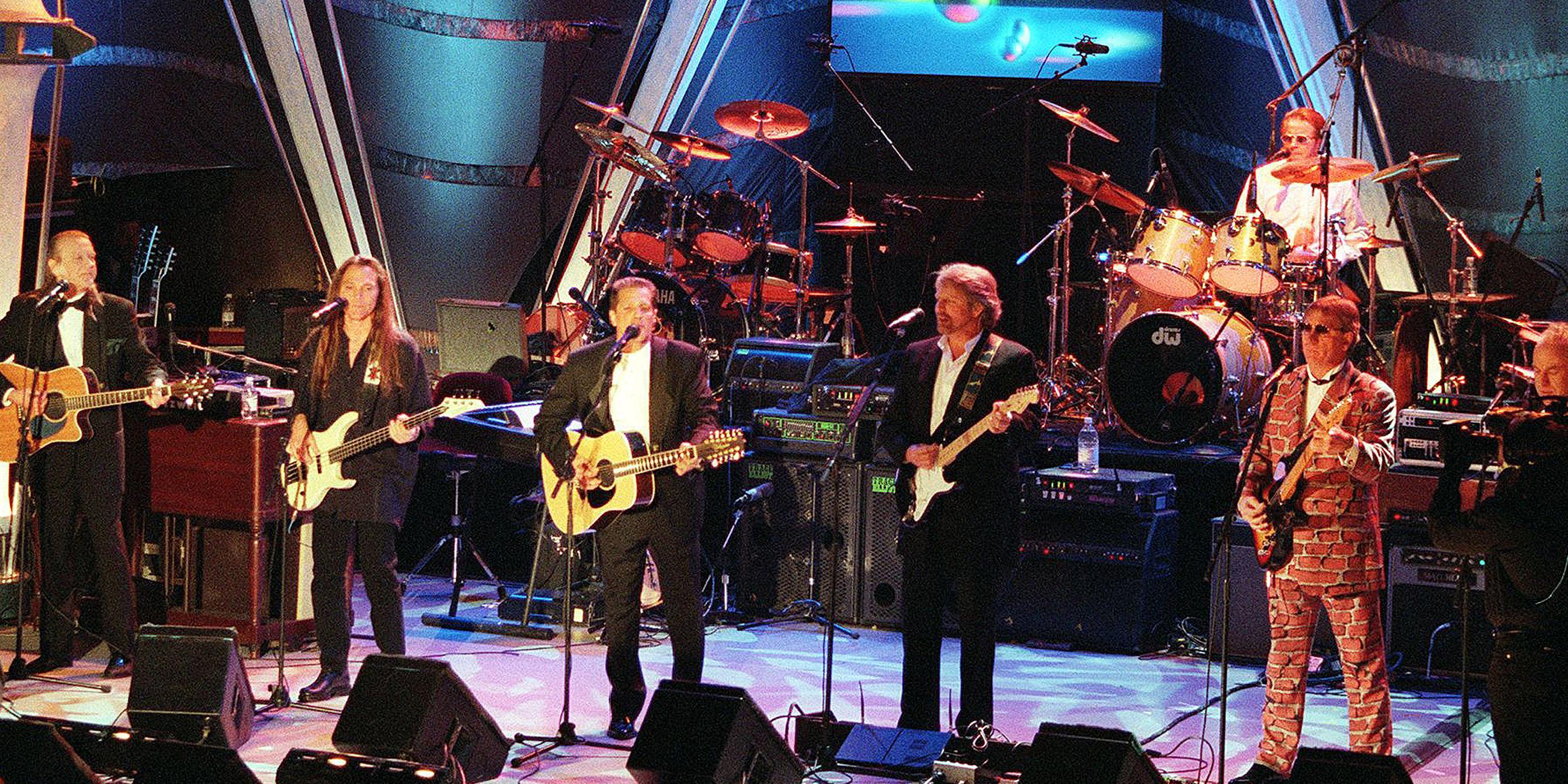 The Eagles (v.l.) Randy Meisner, Timothy Schmit, Glenn Frey, Don Felder, Joe Walsh, Don Henley und Bernie Leadon