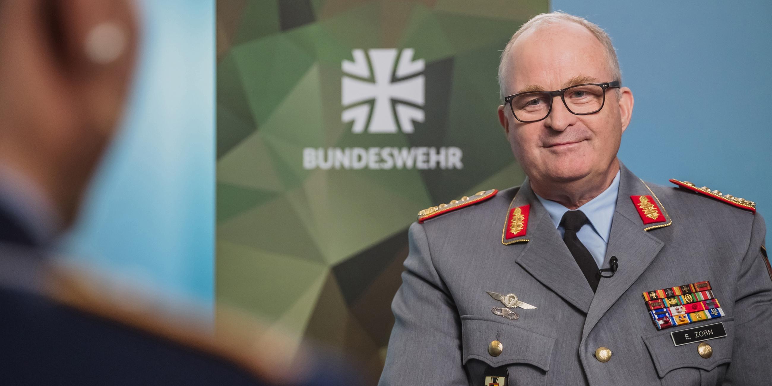 Generalinspekteur der Bundeswehr, General Eberhard Zorn, beantwortet Fragen für das Format Nachgefragt im BMVg in Berlin, am 17.05.2022.