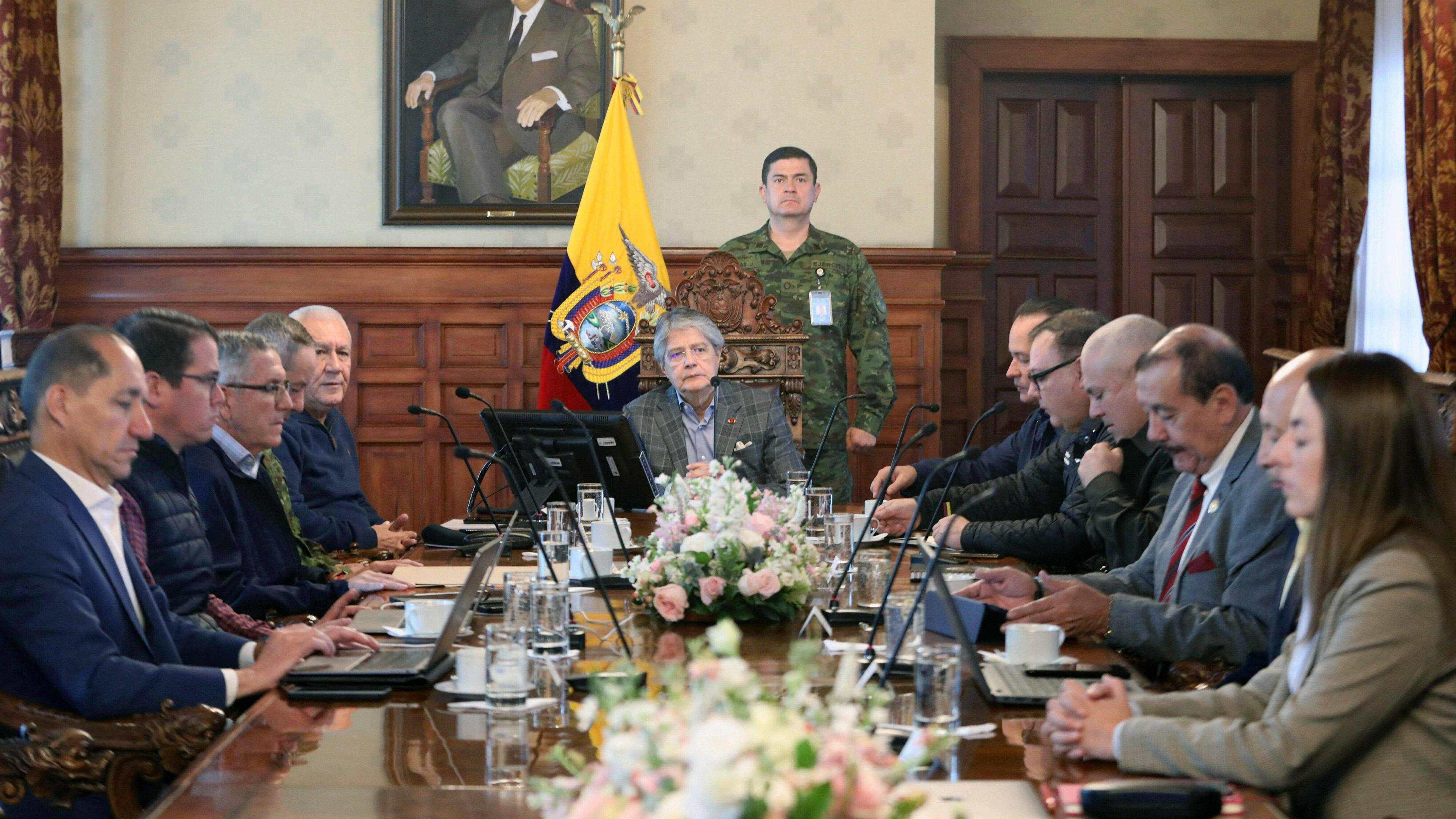 Das Sicherheitskabinett von Ecuador bei Beratungen nach dem Tod von sieben Häftlingen.