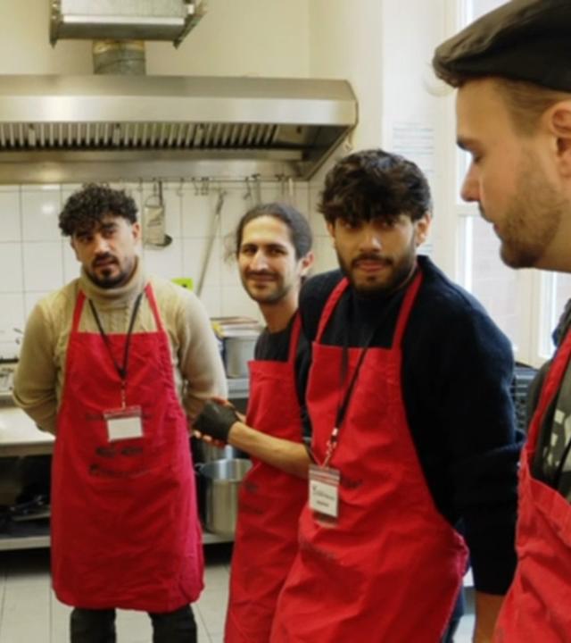 Ehrenamtliche Helfer im Café Eins in Hamburg