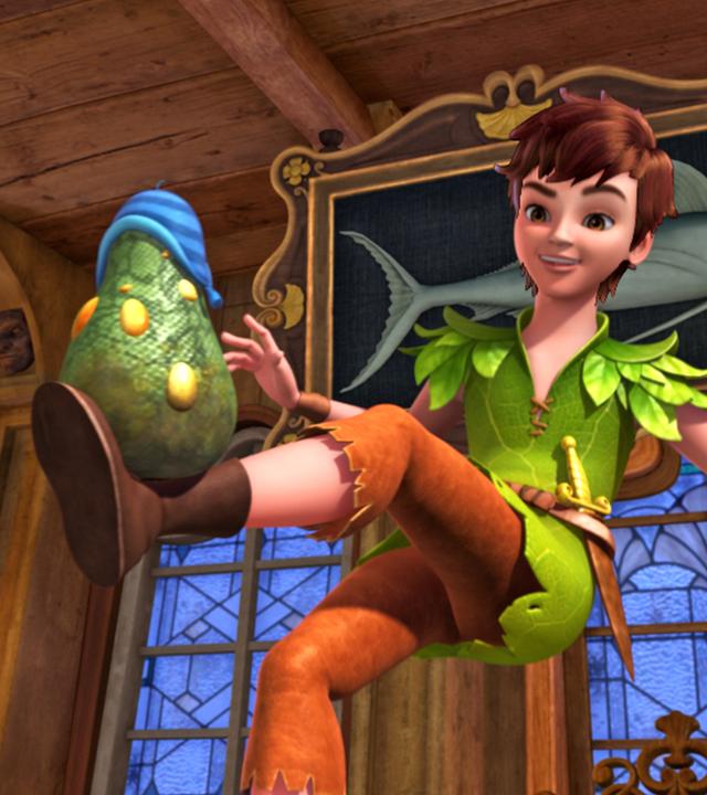Peter Pan trickst und hält ein grün-goldenes Ei auf seinem Fuß.