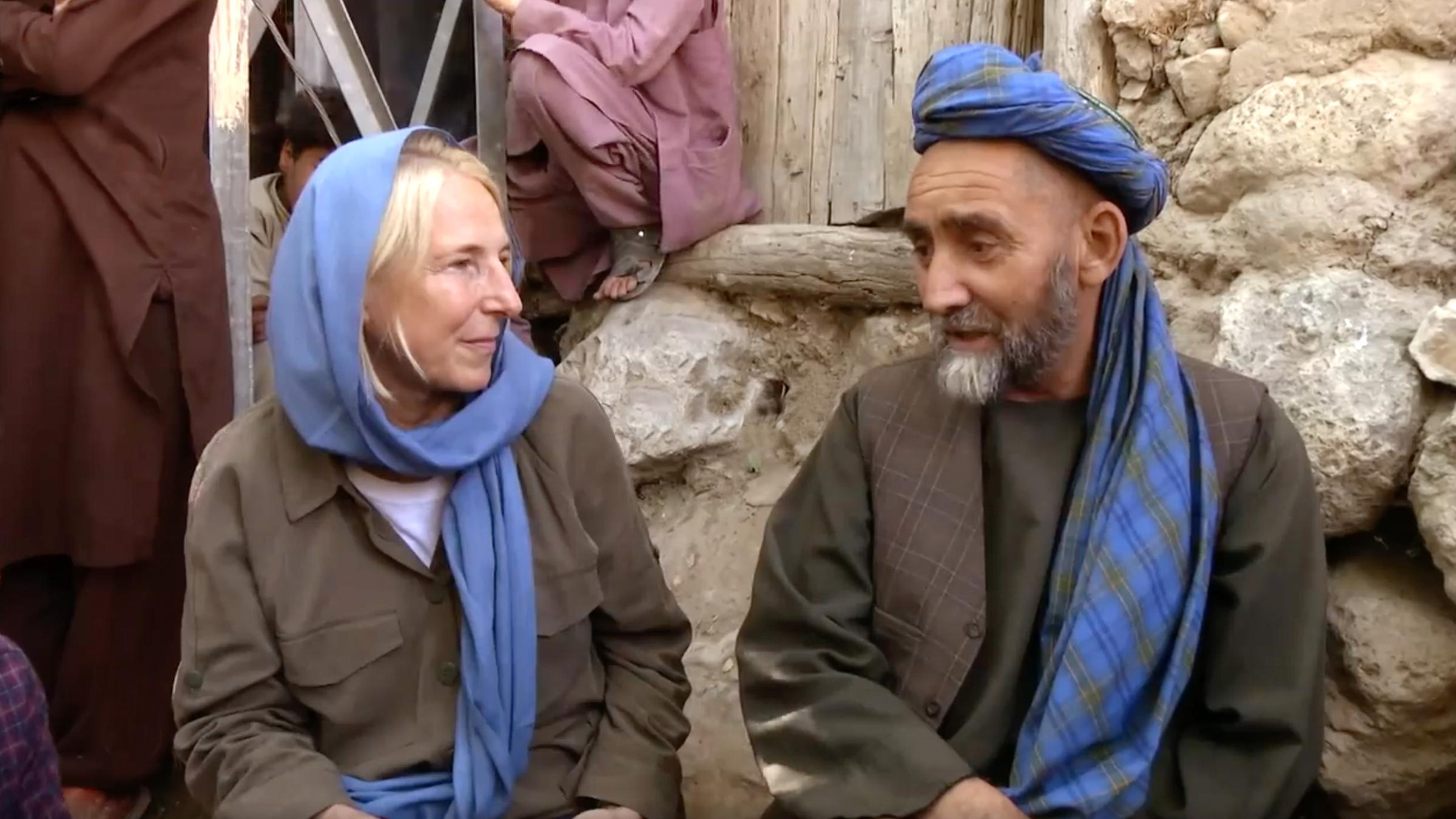Katrin Eigendorf beim Interview in Afghanistan