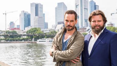 Großaufnahme von Benni (Antoine Monot, Jr.) und Leo (Wanja Mues).