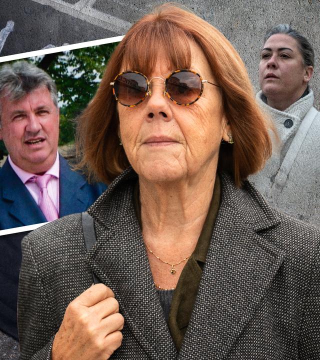 Im Vordergrund Gisèle Pelicot mit Sonnenbrille, rechts hinter ihr ihre Tochter. Links dahinter das Bild von Dominique Pelicot, im Hintergrund Fahnen und Poster von einer Kundgebung, die auf dem Boden liegen