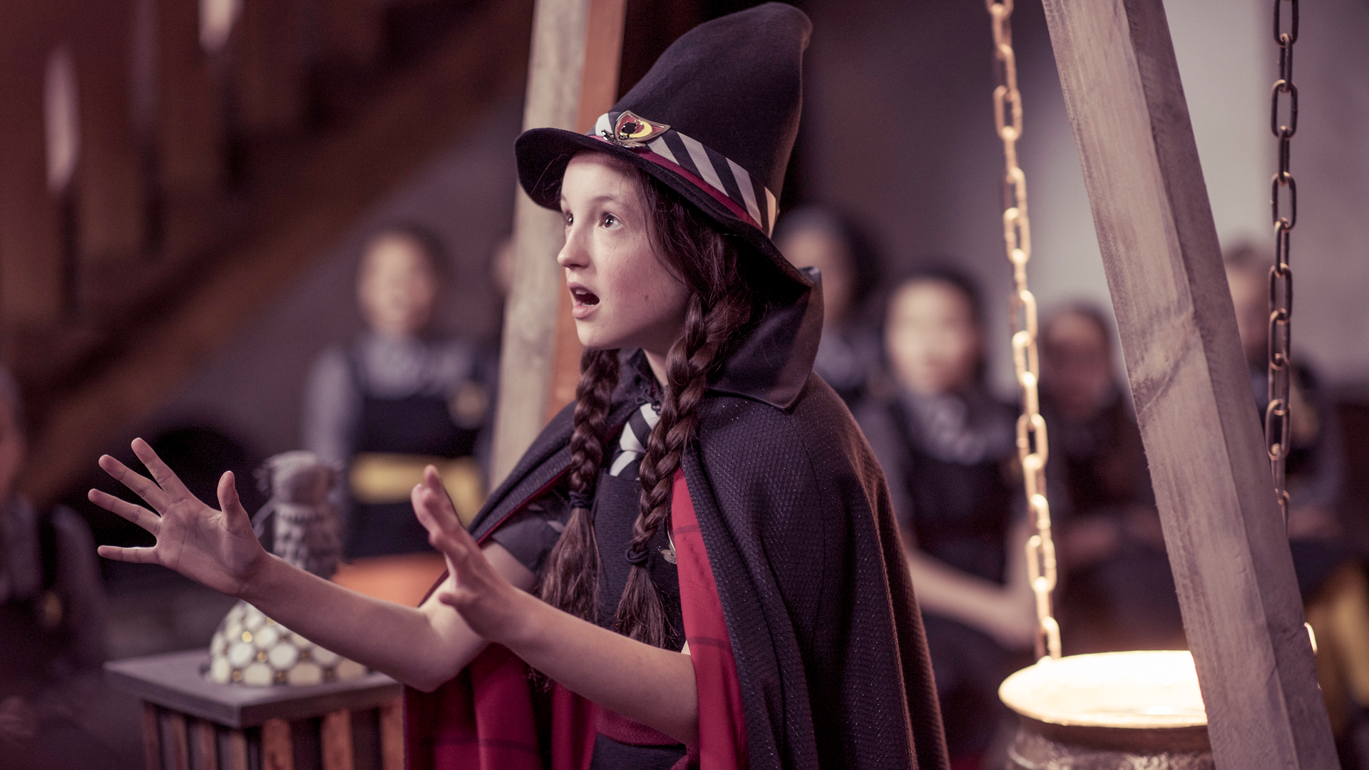 Bella als Mild Hoppelt am Set der Serie