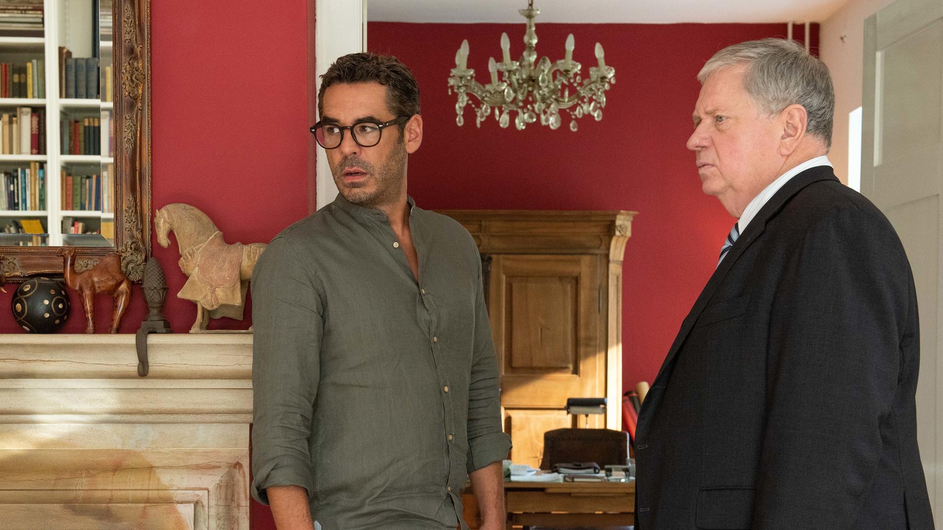 Staatsanwalt Bernd Reuter stellt auch Marius Weissenberg, dem Sohn der entführten Geschäftsfrau, einige unbequeme Fragen