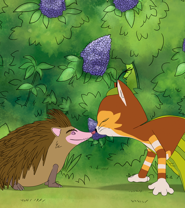 Findus (links) freundet sich mit einem Igel (rechts) an.