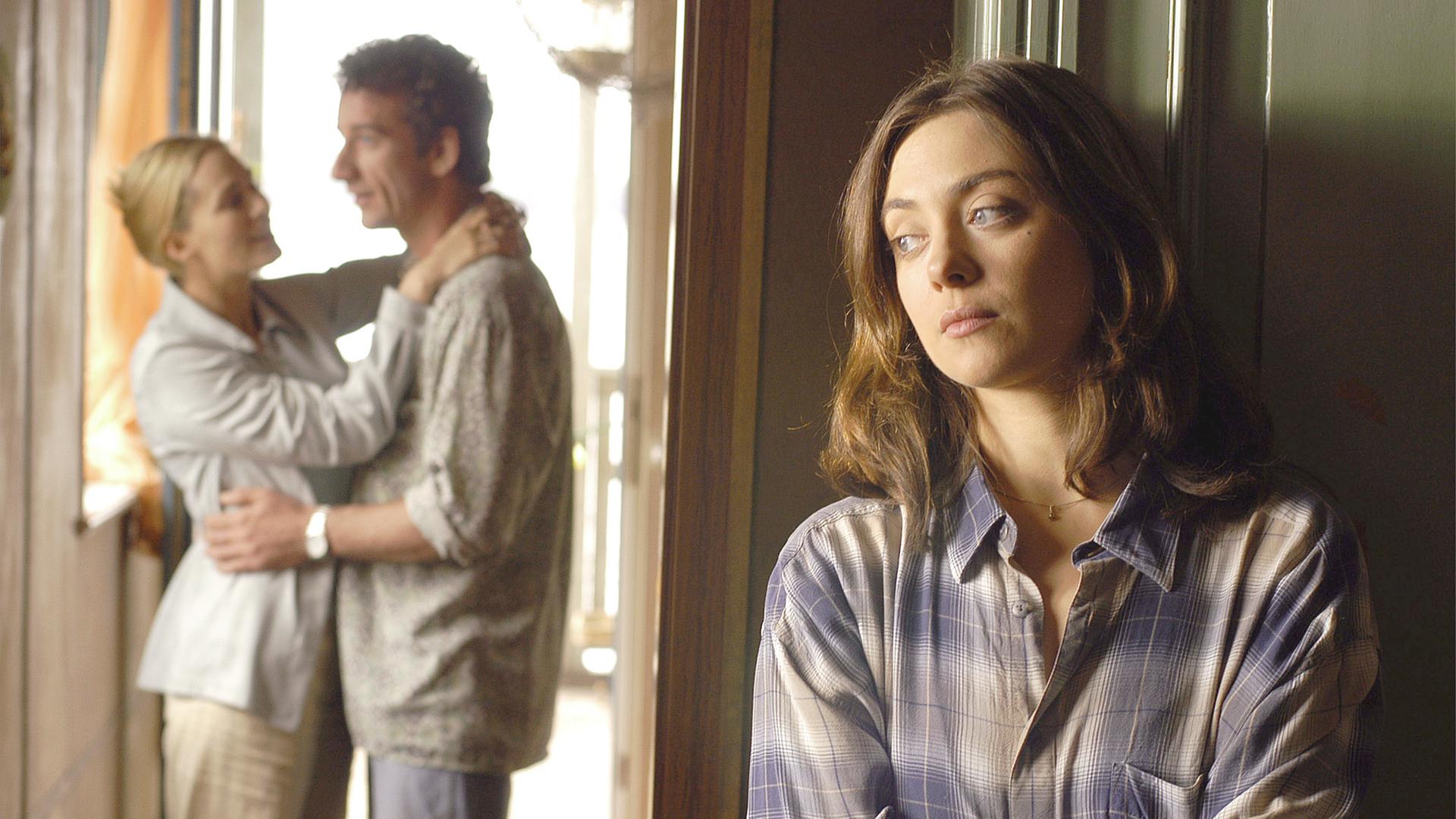 Carmen (Julia Richter, re.) ist nicht erfreut: Marcs (Heio von Stetten) Verlobte Lisa (Gesine Cukrowski) ist überraschend aufgetaucht. "Einspruch für die Liebe": Carmen (Julia Richter, re.) ist nicht erfreut: Marcs (Heio von Stetten) Verlobte Lisa (Gesine Cukrowski) ist überraschend aufgetaucht