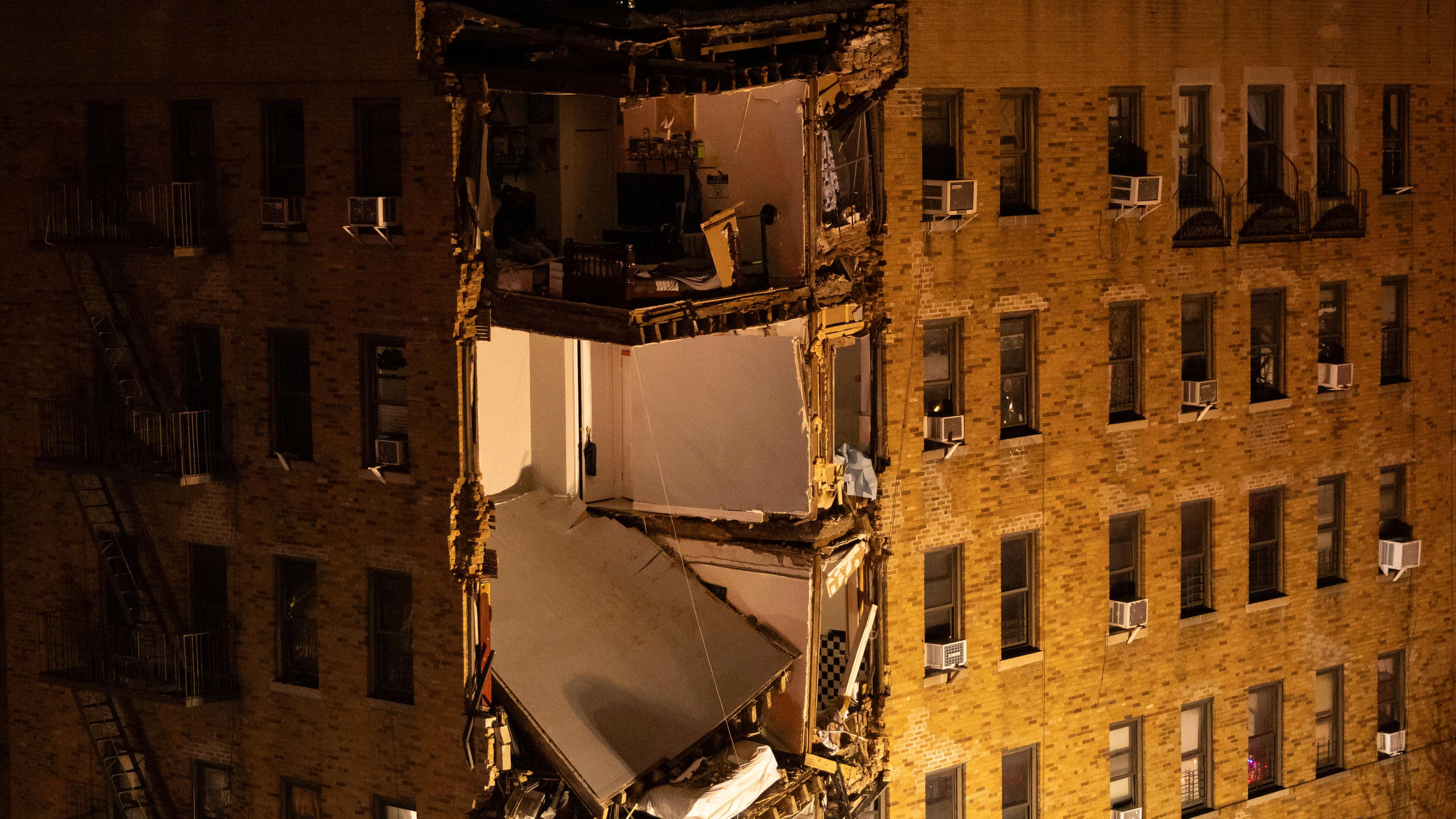 Die zerstörte Ecke eines sechstöckigen Gebäudes im New Yorker Stadtteil Bronx. 