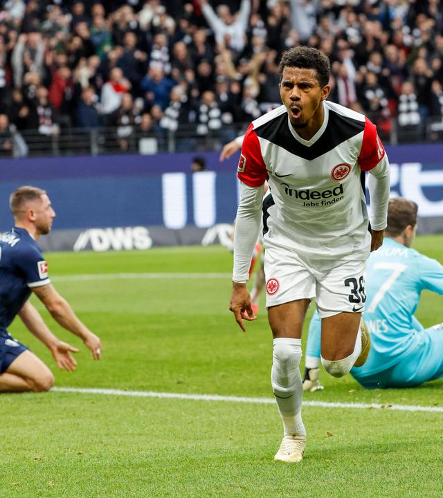 Torjubel bei Ansgar Knauff nach seinem Tor zum 3:0.