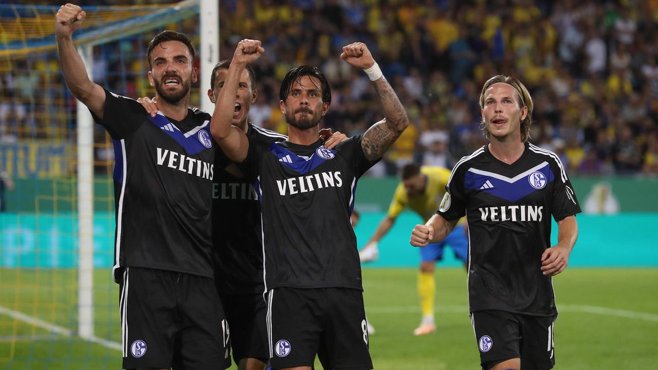 Schalke dreht Spiel in Braunschweig DFB-Pokal - Highlights