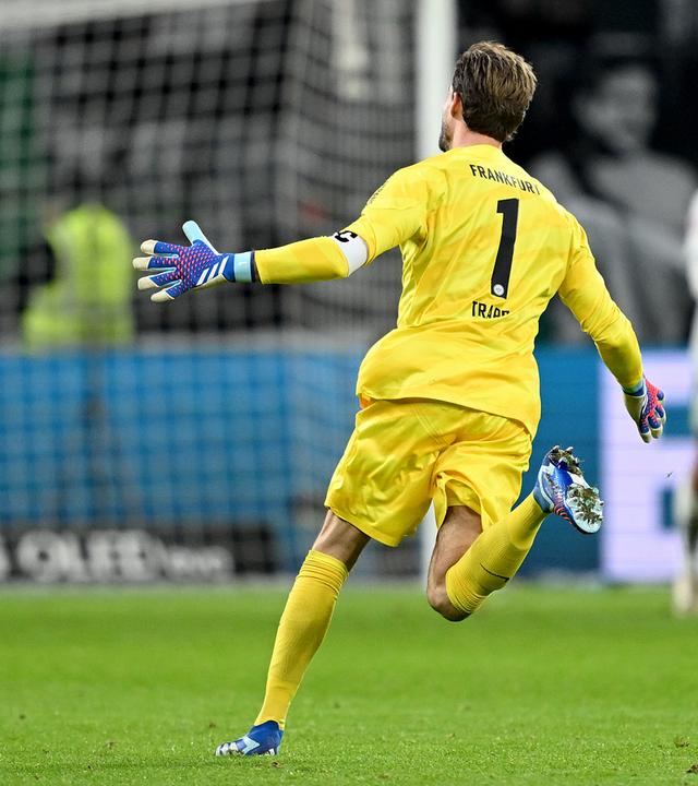 Frankfurts Torwart Kevin Trapp jubelt nach dem Tor zum 2:1.
