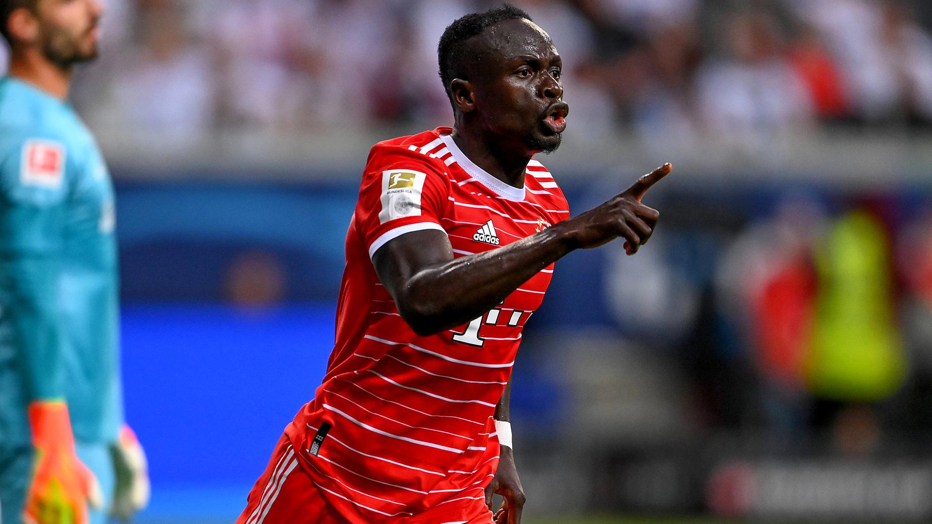Sadio Mane (München) reagiert nach seinem Tor 0:3 gegen Frankfurt am 05.08.2022.