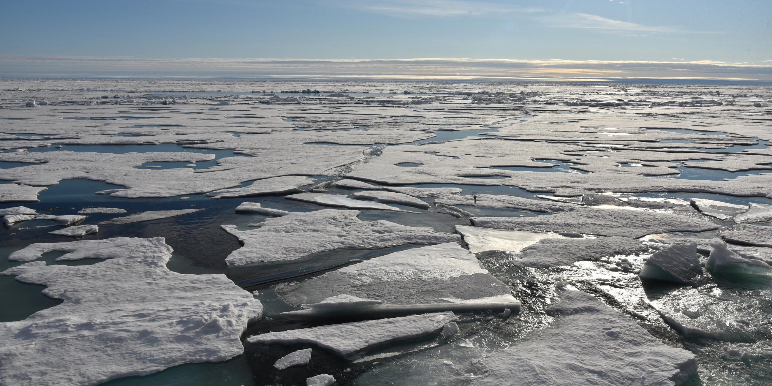 Eisdecke auf dem arktischen Ozean