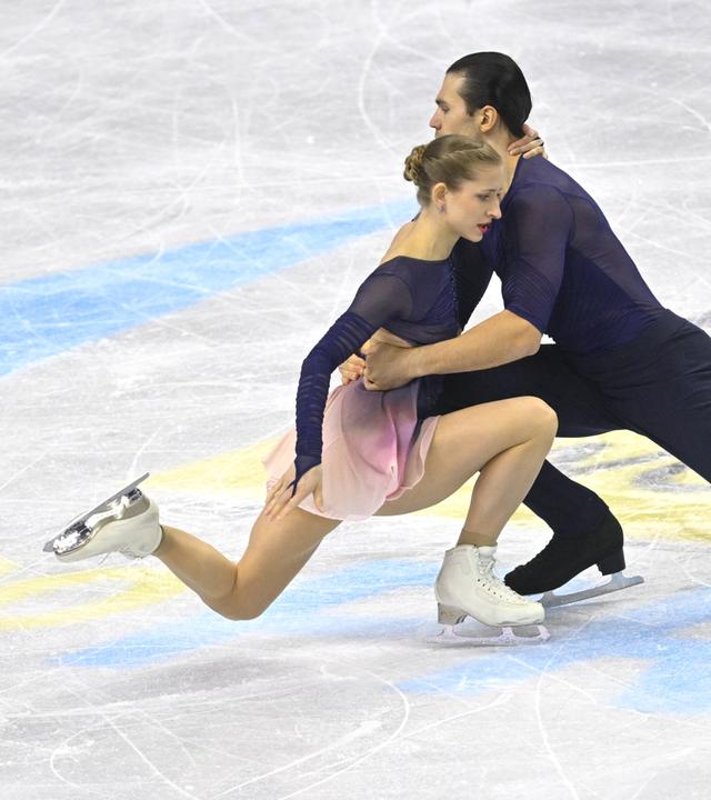 Eiskunstlauf-Paar Minerva Fabienne Hase und Nikita Volodin bei der Gold-Kür bei der WM in Prag