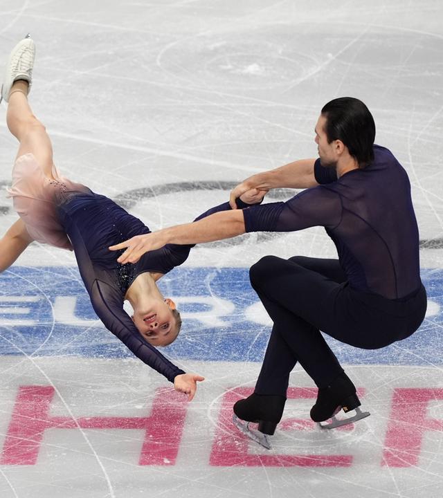 Eiskunstläufer Minerva Hase und Nikita Volodin bei der EM