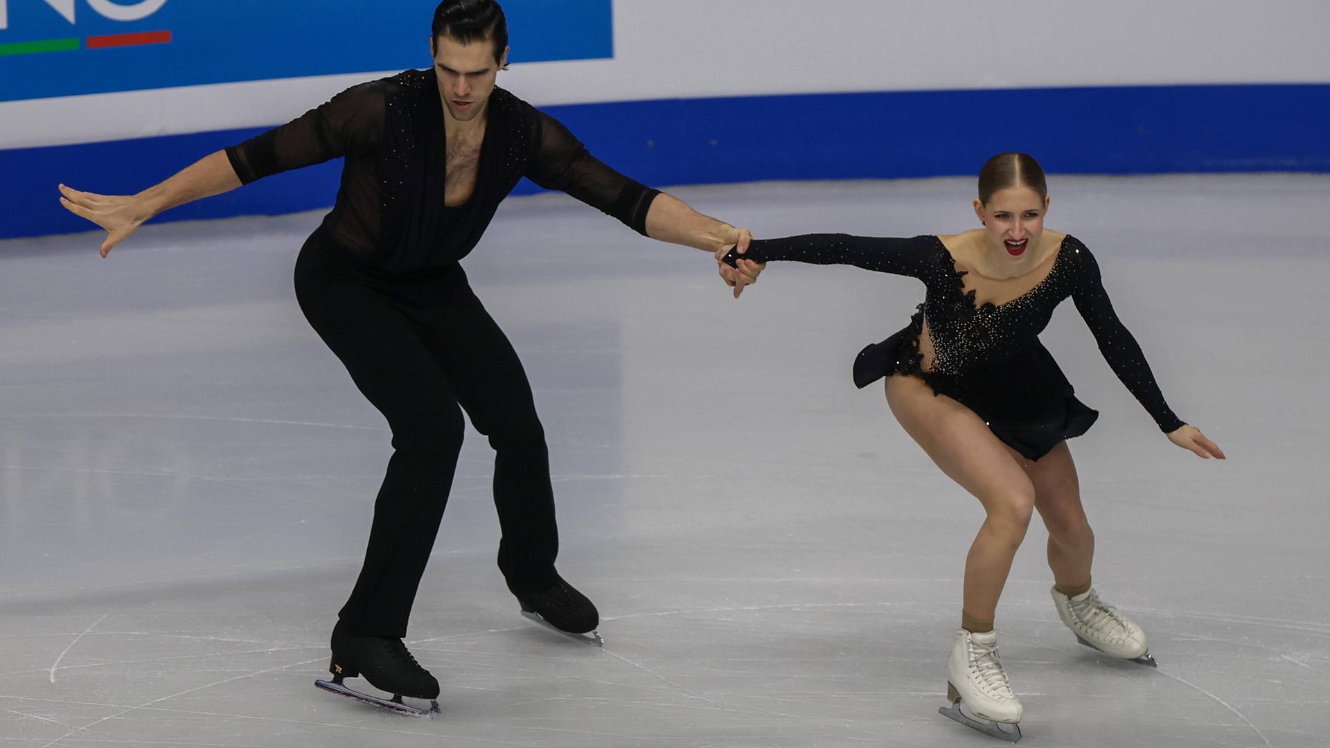 Minerva Fabienne Hase and Nikita Volodin bei der Eiskunstlauf-EM im englischen Sheffield