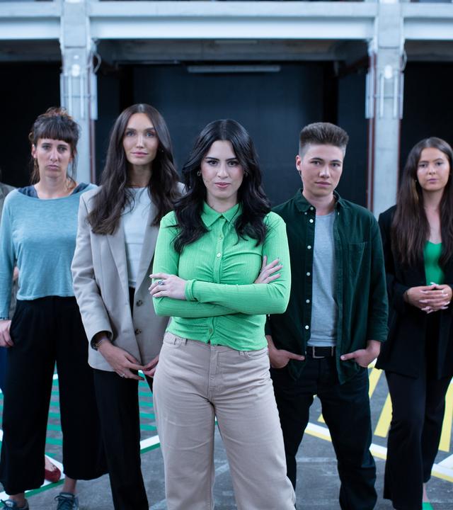 Salwa Houmsi mit Gästen