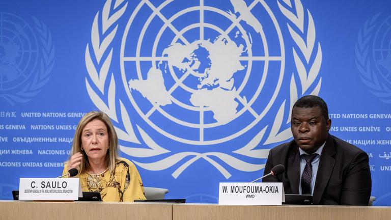 WMO-Generalsekretärin Celeste Saulo und WMO-Klimaexperte Wilfran Moufouma-Okia bei einer Pressekonferenz zu El Niño in Genf.
