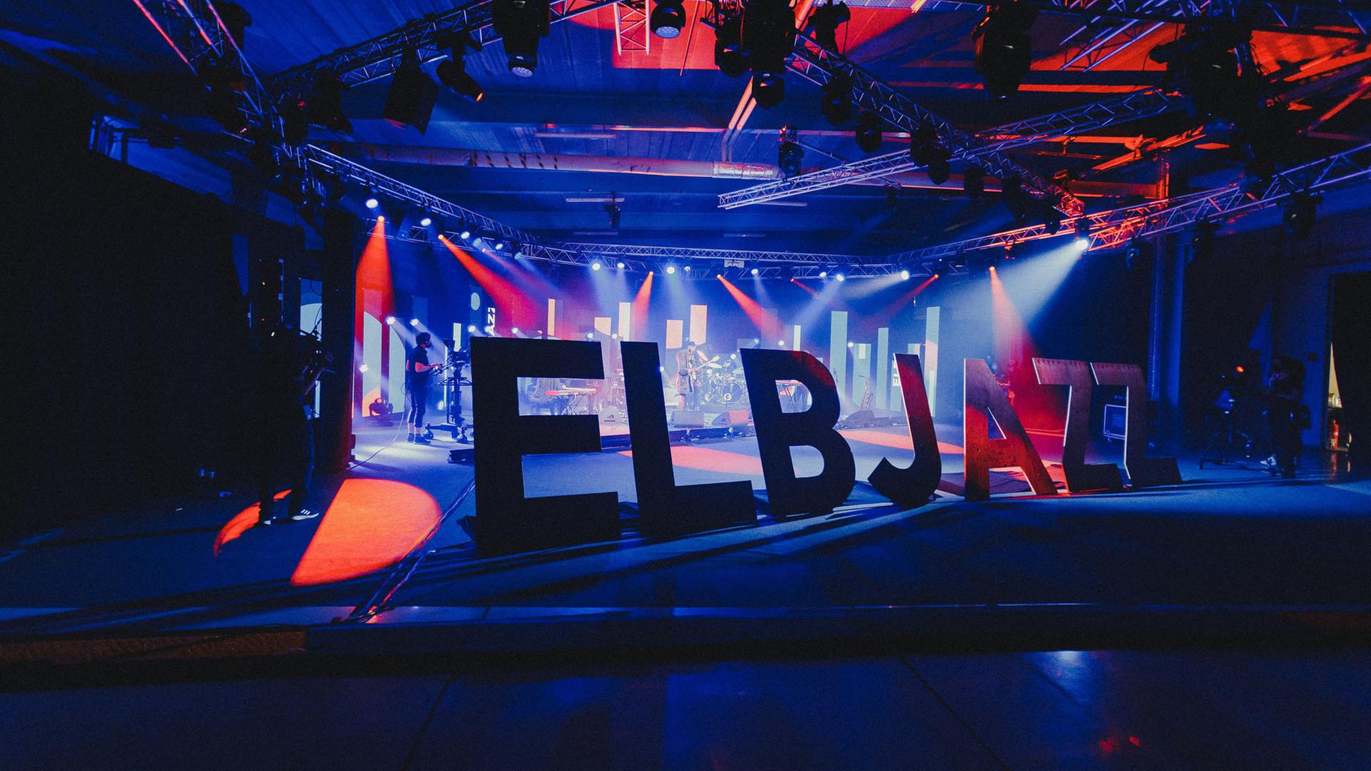 Elbjazz-Festival 2021: Bühne mit Schriftzug