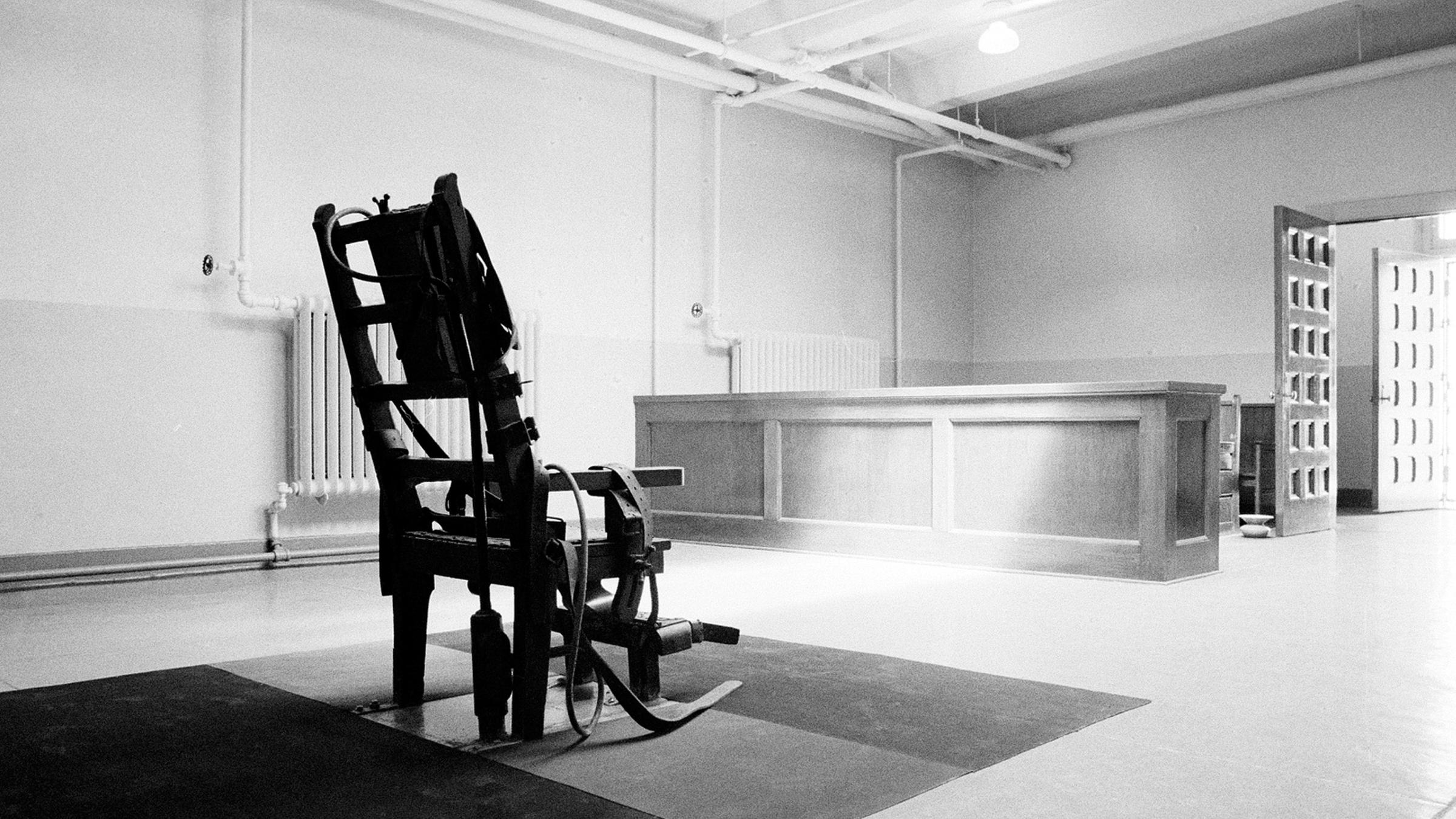 Пытка электрическим стулом. Тюрьма Синг Синг электрический стул. Стул в тюрьме Синг-Синг.