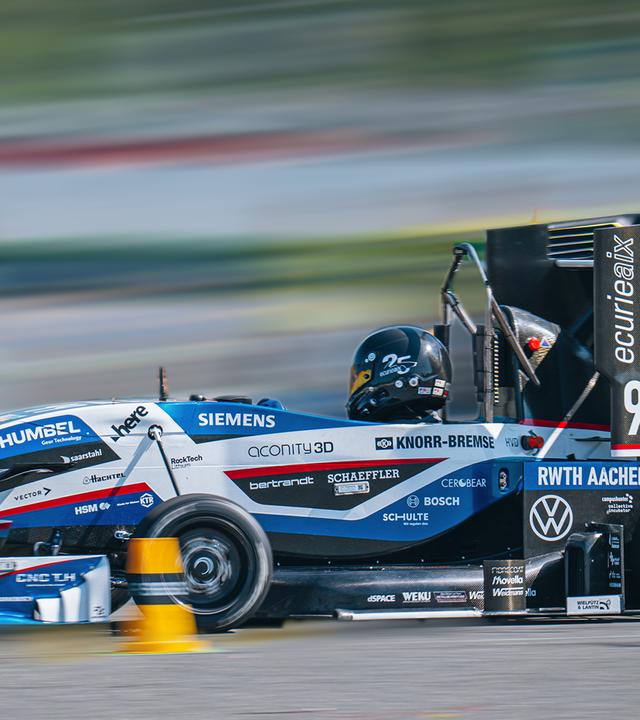 Elektrorennwagen fährt das Ausdauerrennen der FSG – der Formula Student Germany