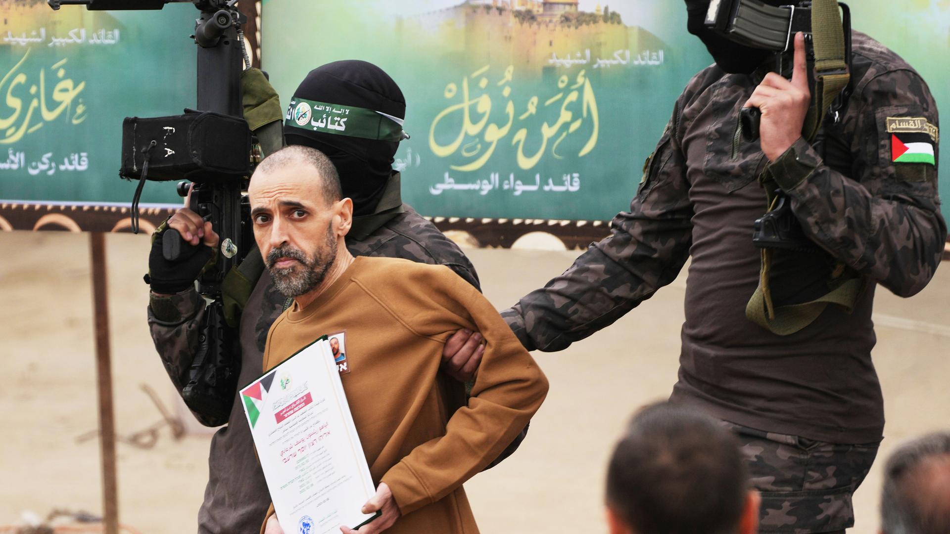 Die Hamas lässt die israelische Geisel Eli Sharabi frei