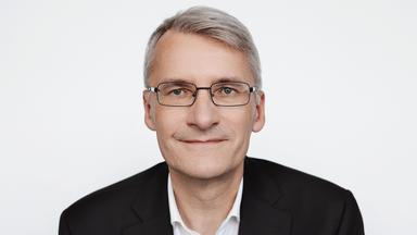Porträt von Elmar Theveßen, ZDF-Auslandsstudioleiter Washington