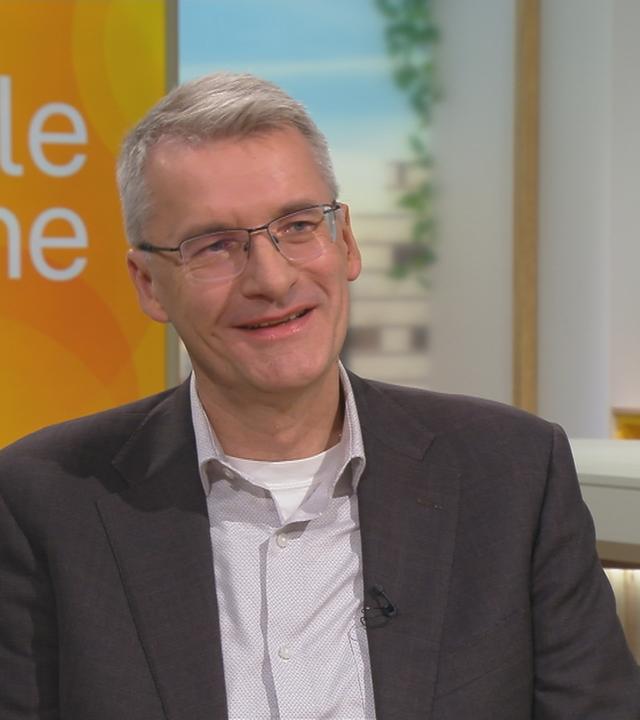 ZDF-Journalist Elmar Theveßen im Volle-Kanne-Studio