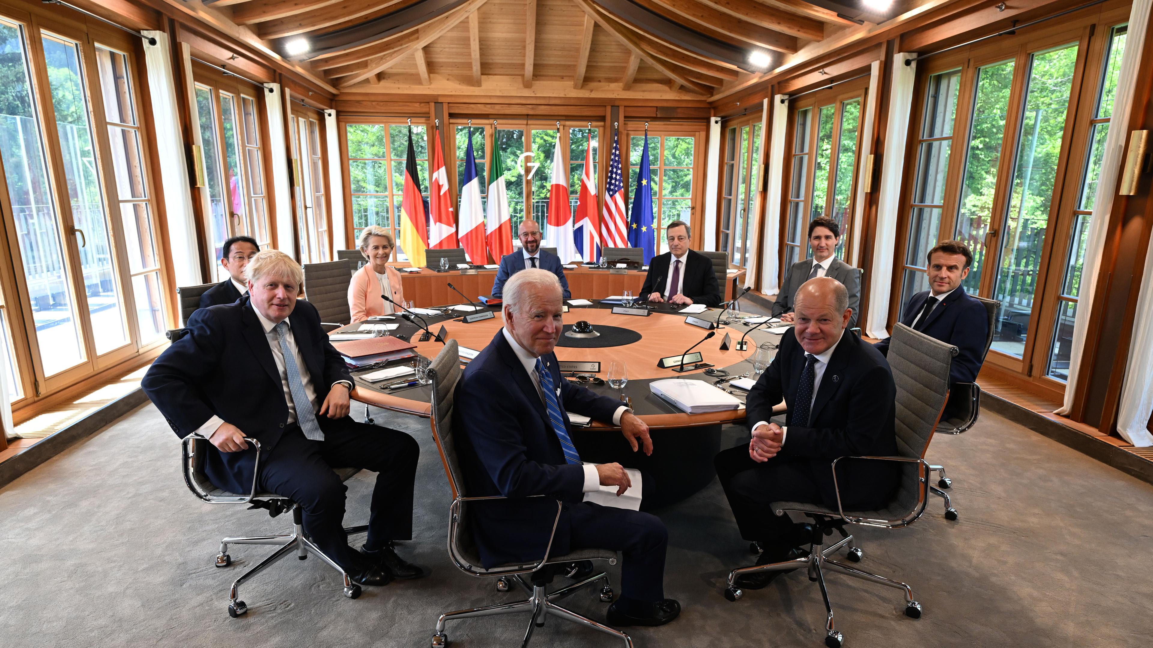 Erste G7-Arbeitssitzung der Staats- und Regierungschefs