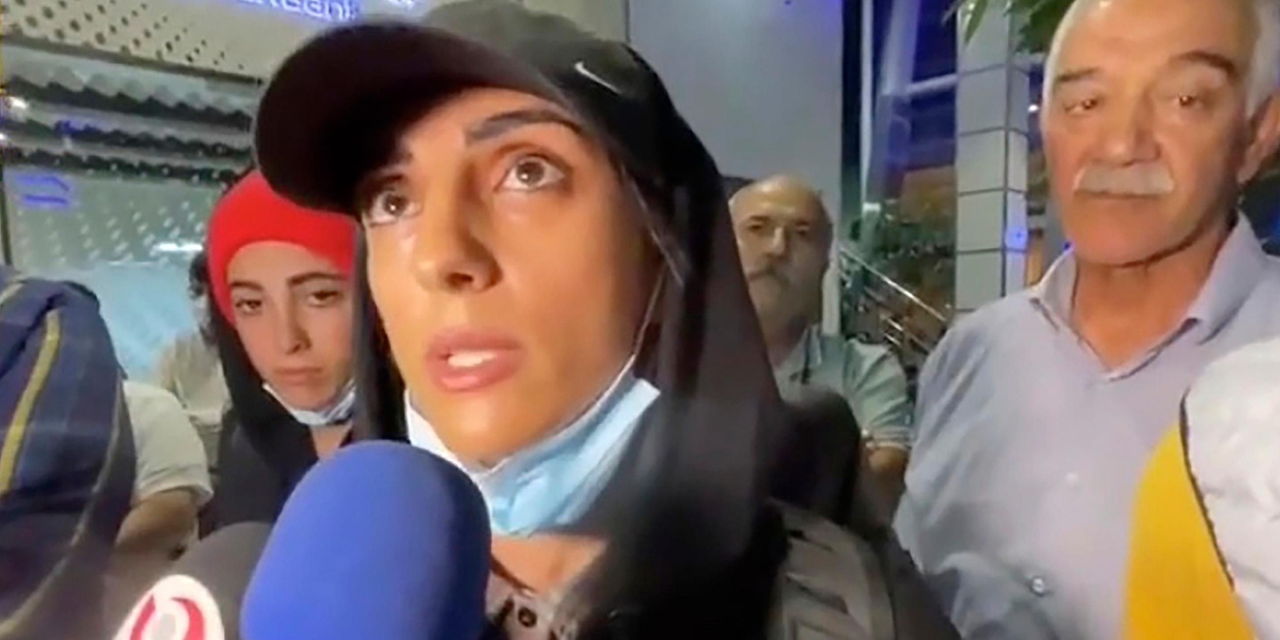 Elnaz Rekabi am Flughafen in Teheran