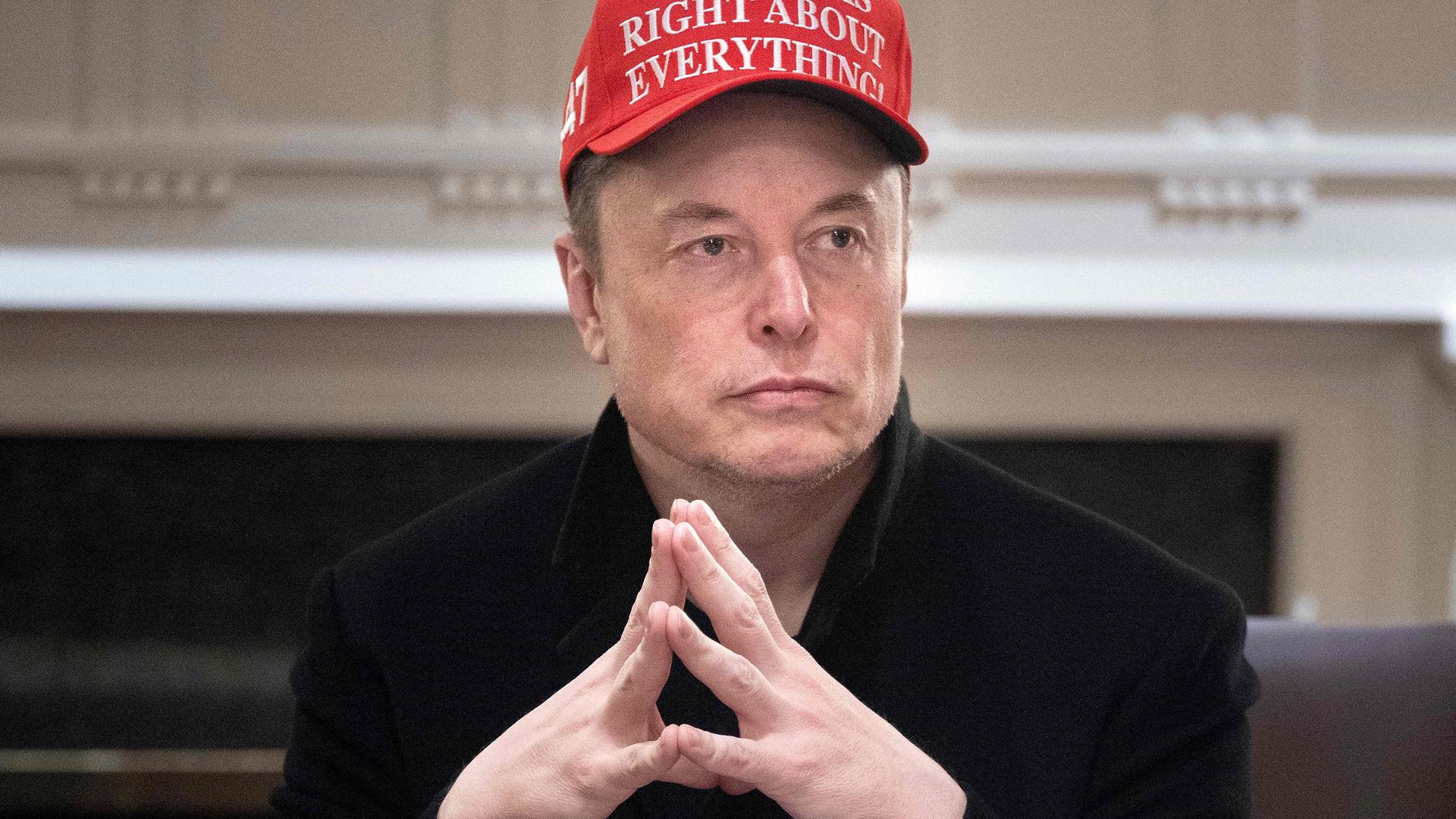 Elon Musk bei einem Kabinettsmeeting mit Trump