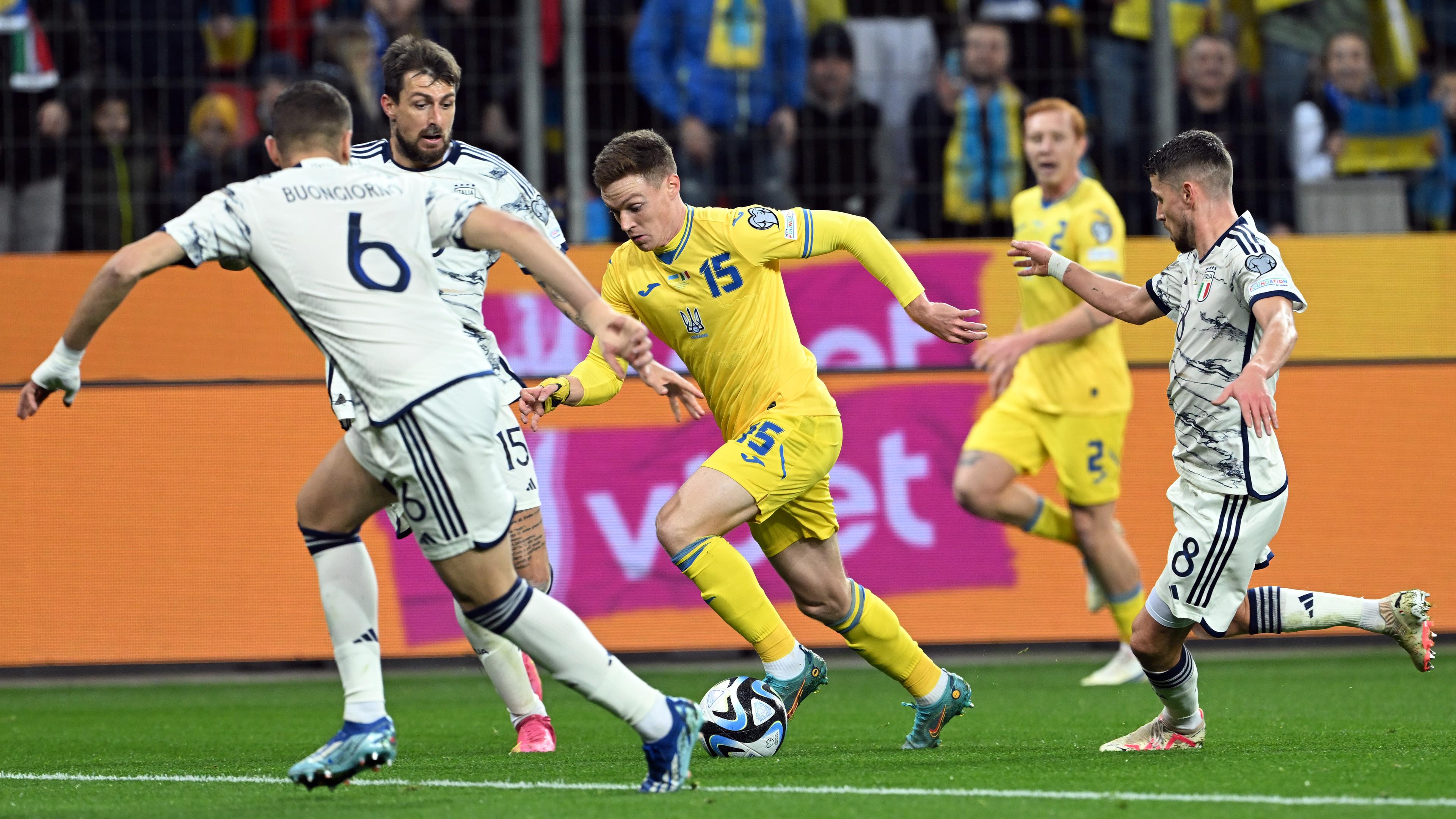Spielszene aus dem EM-Qualispiel Ukraine gegen Italien