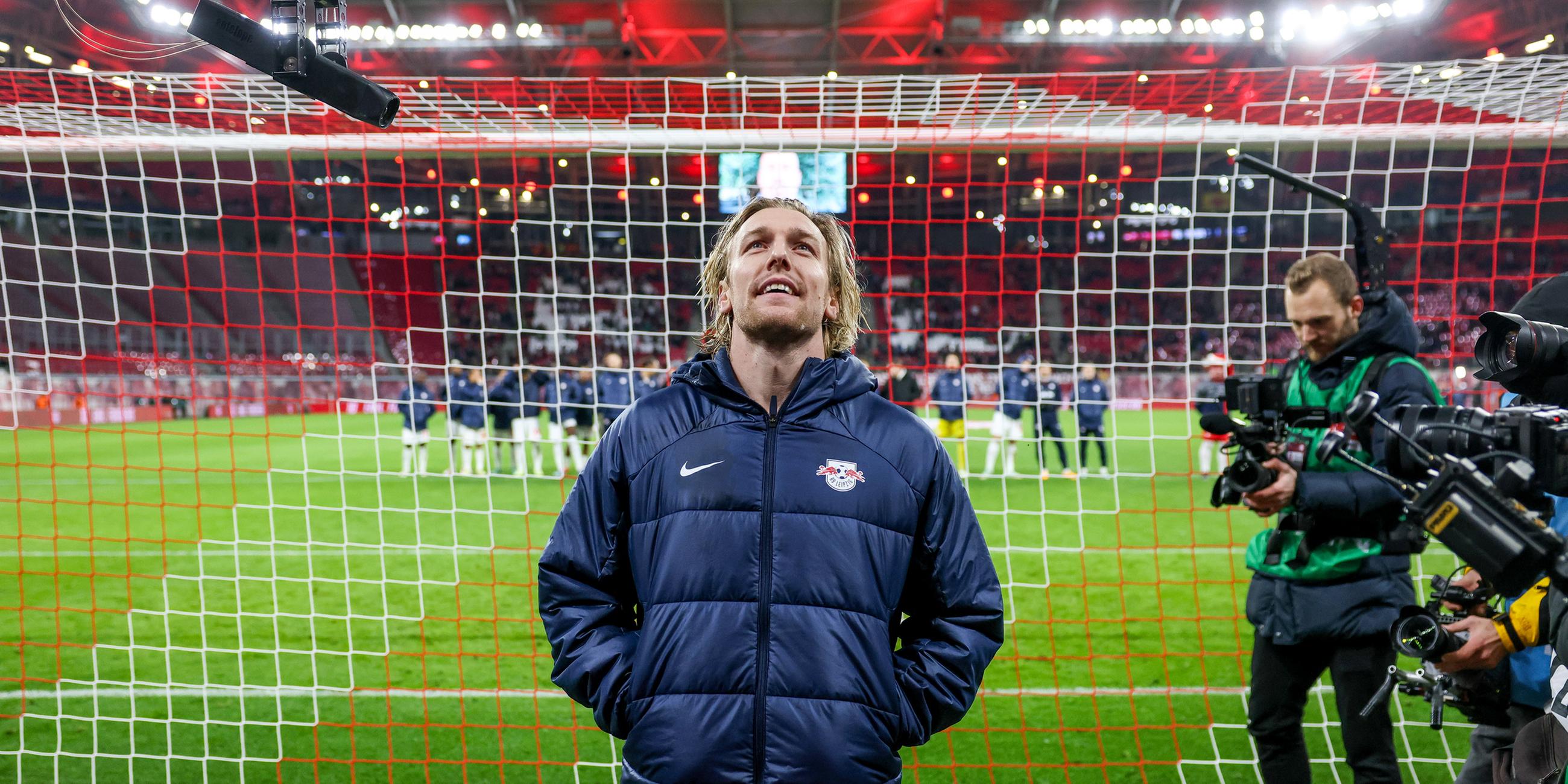 Leipzigs Spieler Emil Forsberg verabschiedet sich am 16.12.2023 von den Fans.
