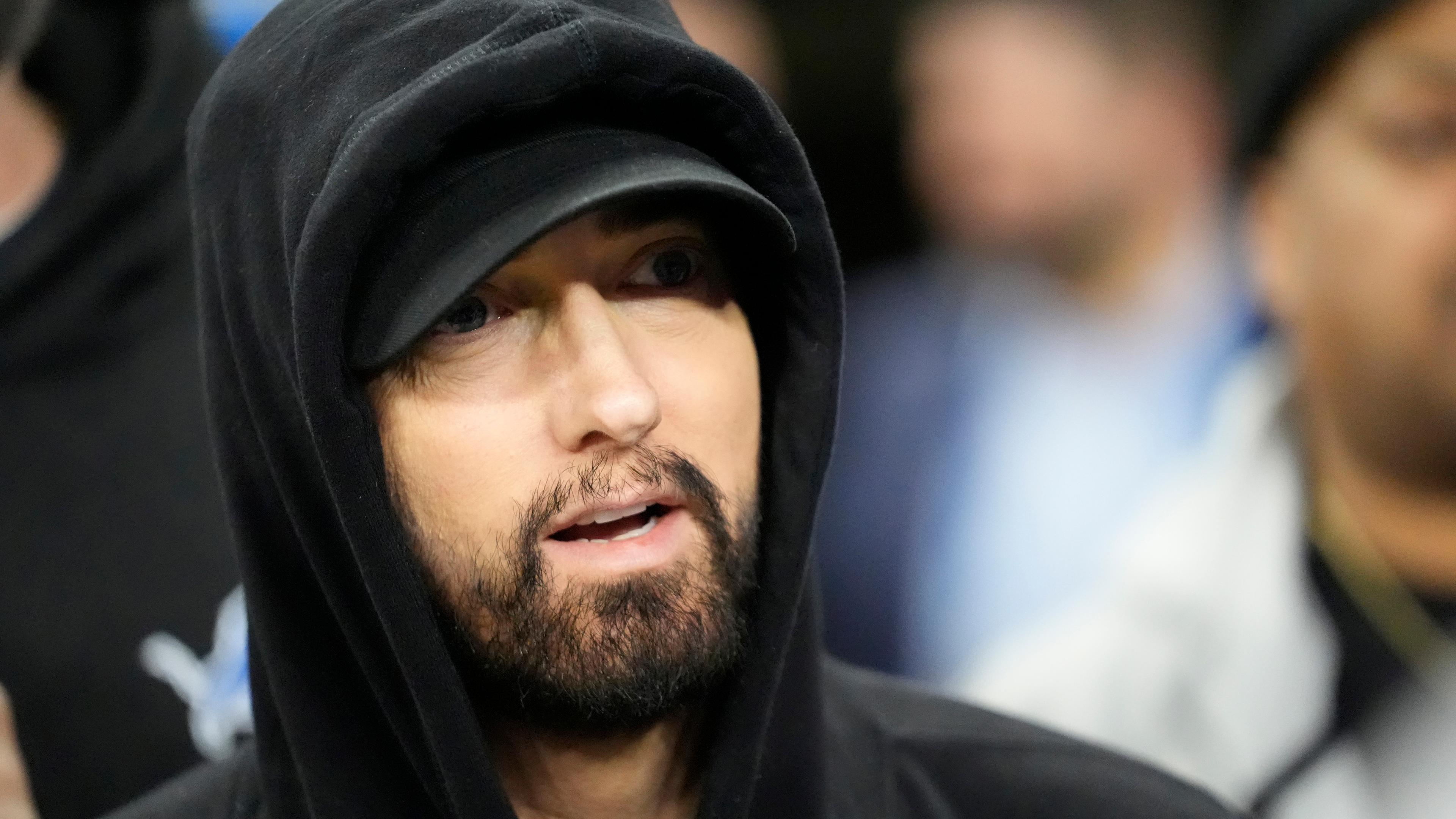 Teaghlach Marshall Mathers EMINEM: CEÒL RI MHURT LE LÈIRMHEAS ALBUM