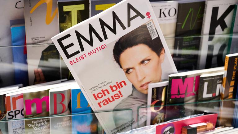 Zeitschrift mit Frau auf dem Vover und dem Titel 