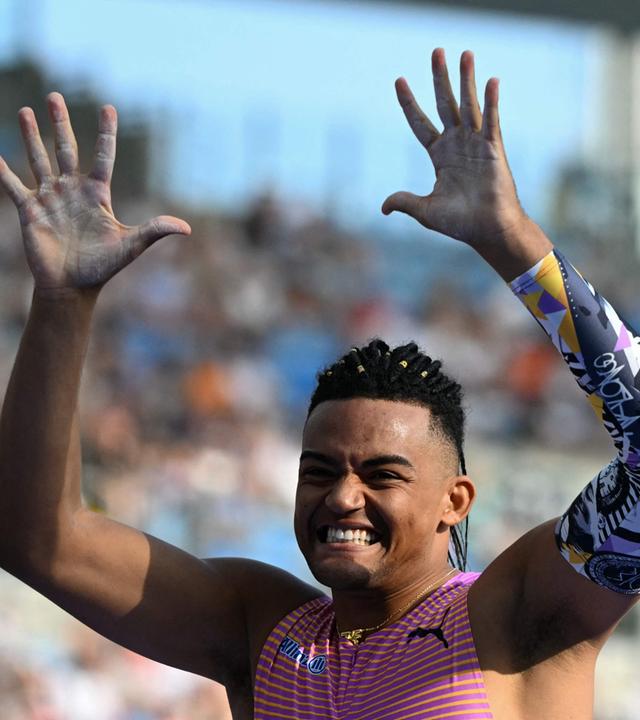 Der Grieche Emmanouil Karalis reagiert, als er beim Stabhochsprung der Männer beim Leichtathletik-Meeting der Silesia Diamond League im Stadion Slaski in Chorzow, Polen, antritt