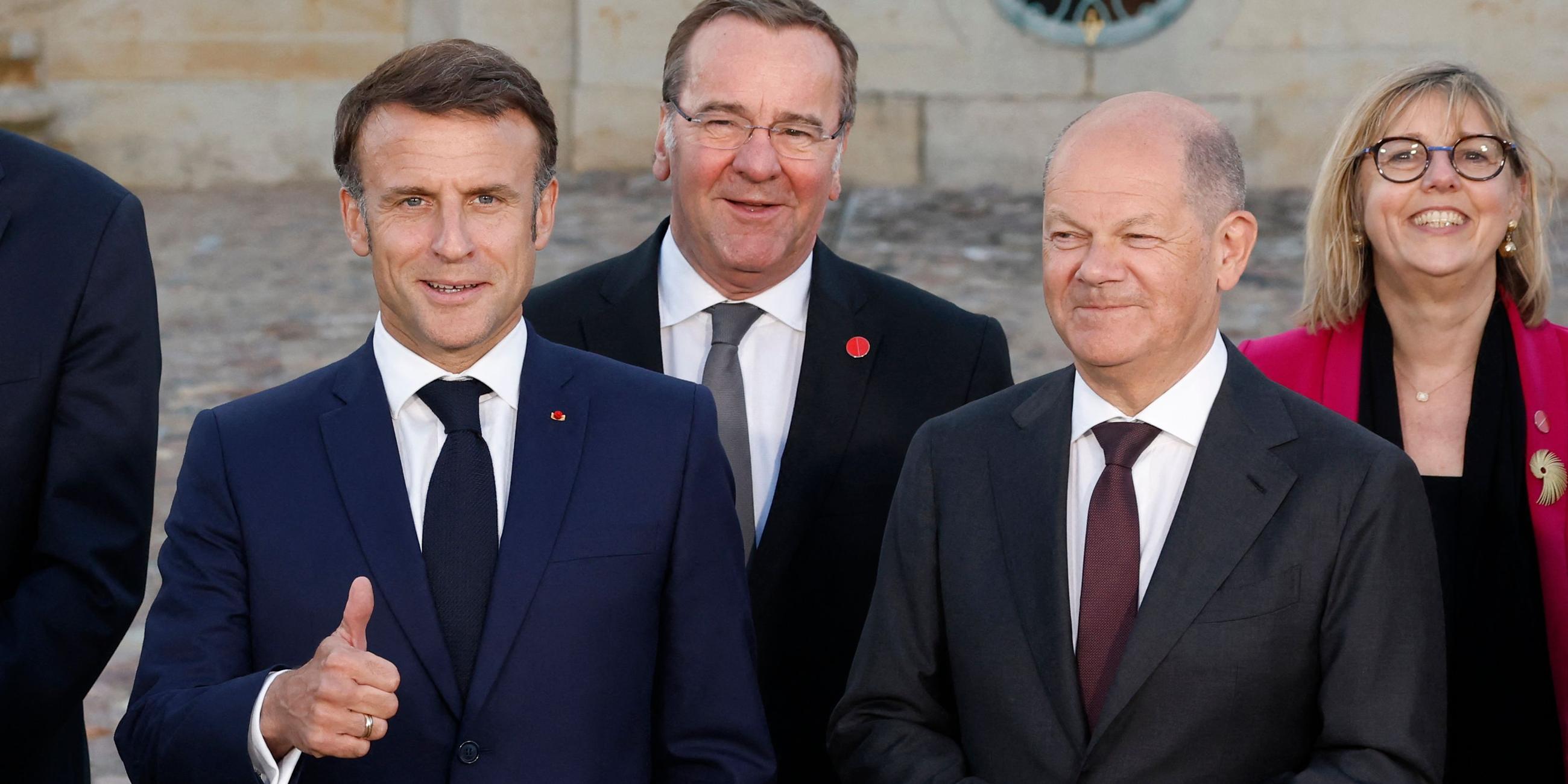 Frankreichs Präsident Emmanuel Macron und Bundeskanzler Olaf Scholz