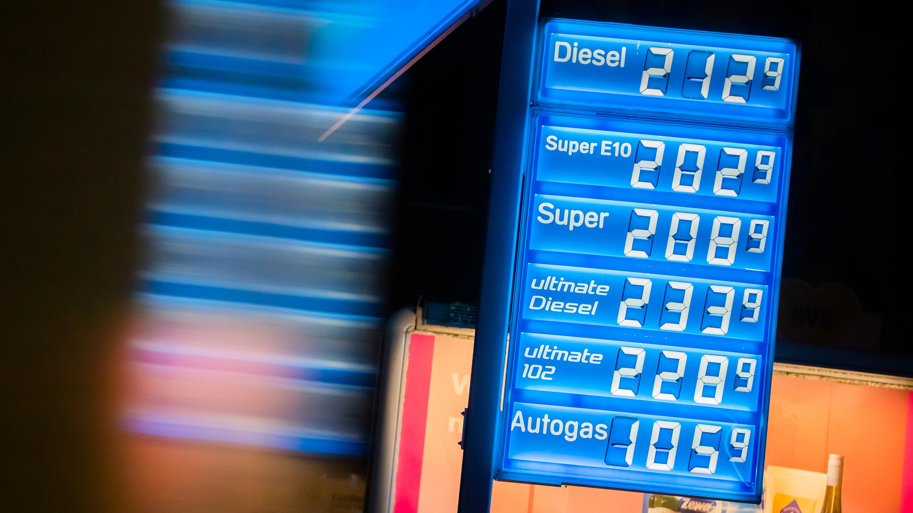2 Stunden nach Ende Tankrabats weist eine Tankstelle in Berlin bereits erhöhte Preise aus.