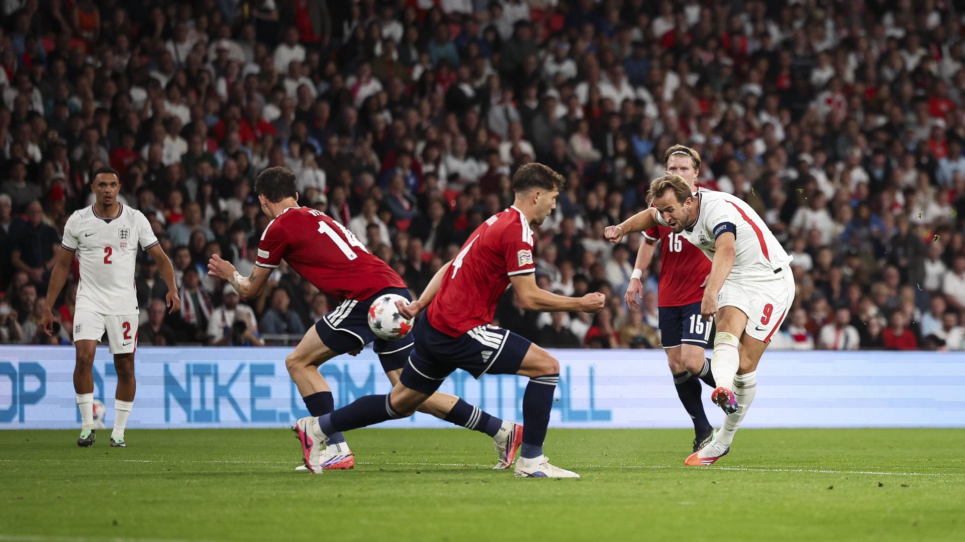 Harry Kane beim Torschuss