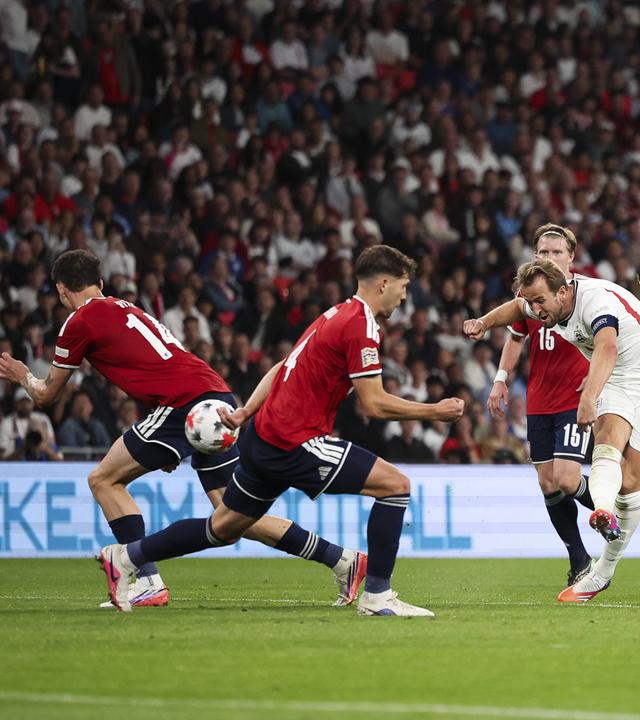 Harry Kane beim Torschuss